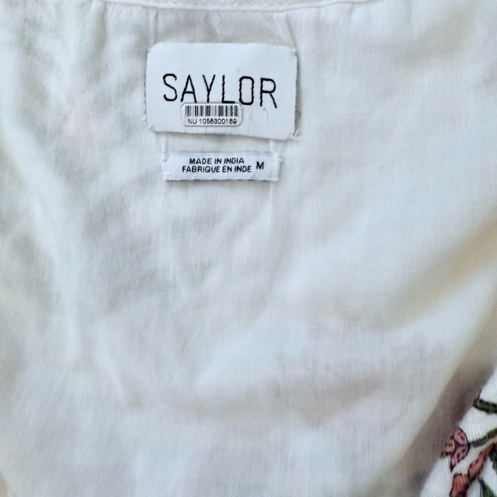 Saylor Shannon floral v neck smocked romper – Size Medium – excellent condition - Picture 6 of 8